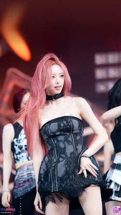 Ppl Itzy Yuna Girl Woman Smile Asian Beauty Music Kpop