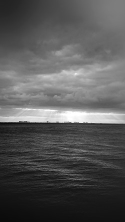 mu25-sea-city-bw-dark-ocean-nature-sky-cloud-blur