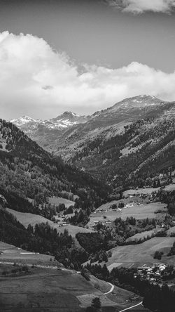 nm90-summer-mountain-town-nature-swiss-bw-dark